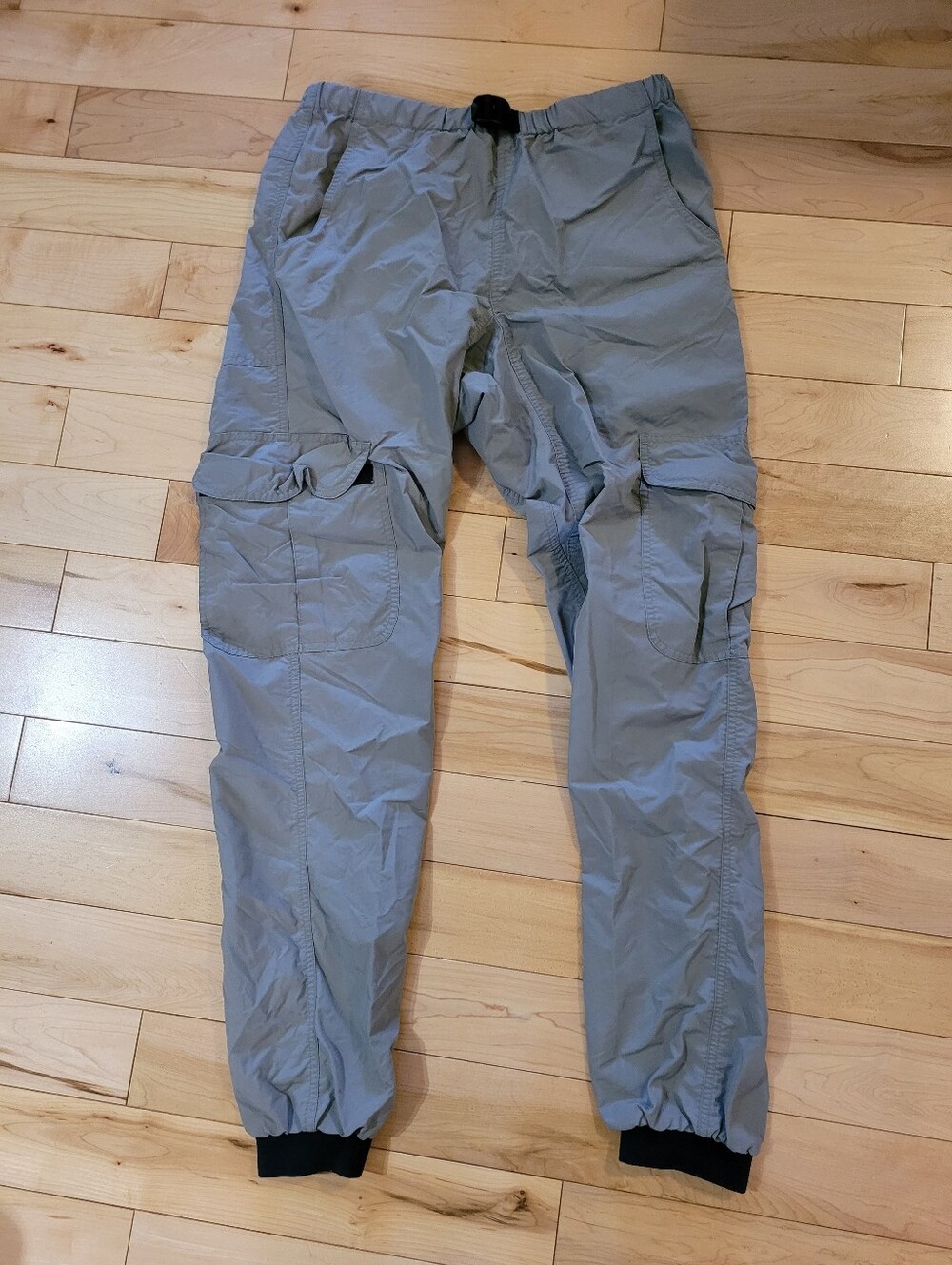 MEC men's size medium gray cargo jogger pants